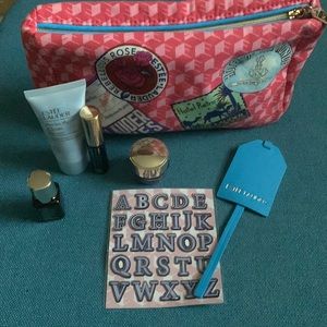 Estée Lauder beauty try-it bag